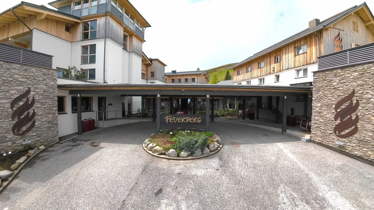 FPV Drohnenvideo durch die neuen Bereiche des Feuerberg Mountain Resort in Kärnten