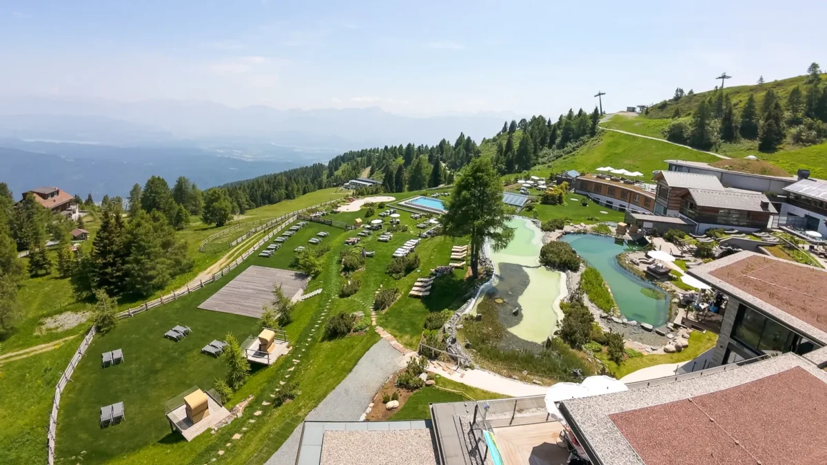 FPV Drohnenflug durch die neue Suite im Feuerberg Mountain Resort in Kärnten